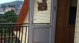 Гостиница Gostevoy Dom "Олимпийский"  Адлер Семейный номер с общей ванной комнатой-9