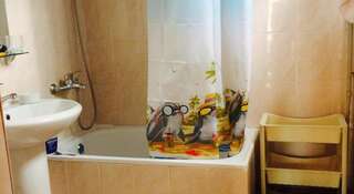 Гостиница Gostevoy Dom "Олимпийский"  Адлер Семейный номер с ванной комнатой-2