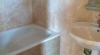 Гостиница Gostevoy Dom "Олимпийский"  Адлер Семейный номер с общей ванной комнатой-12